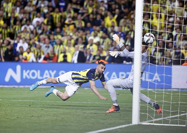 22／23賽季歐冠8強次回合那不勒斯1-1AC米蘭 吉魯破門奧斯梅恩扳平 米蘭總分2-1晉級四強.